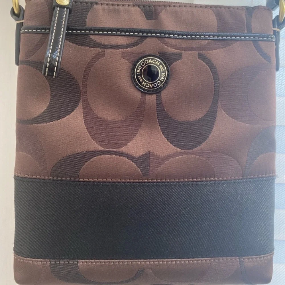 Coach Crossbody Shoulder Bag Brown Black Monogram Slim & Spacious Swingpack